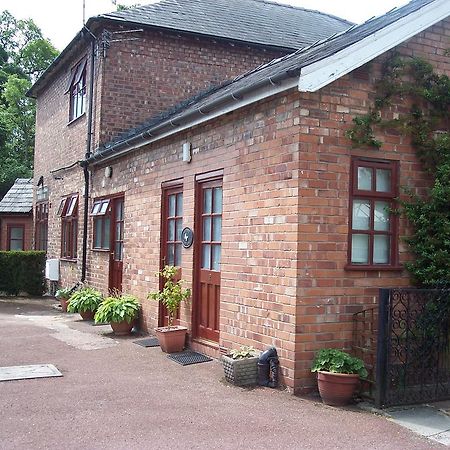 Butterfly Guest House Cheadle  Exterior photo