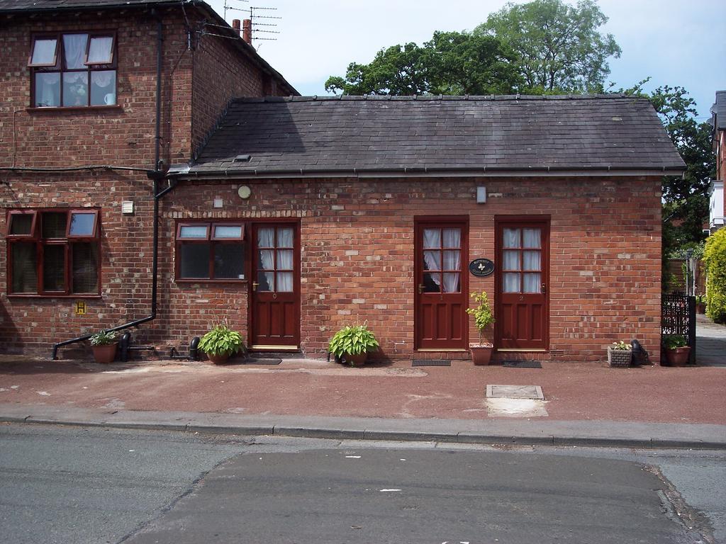 Butterfly Guest House Cheadle  Exterior photo